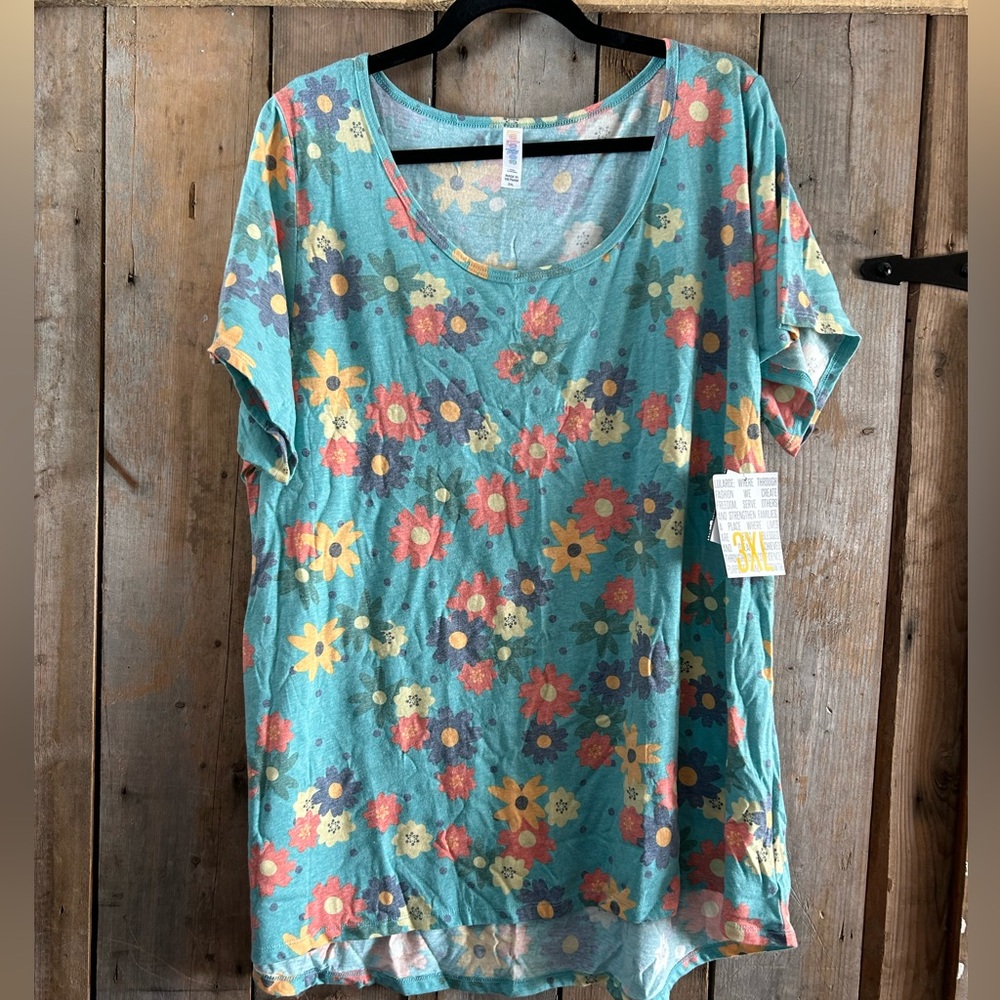 LuLaRoe Classic T size 3XL with tags.